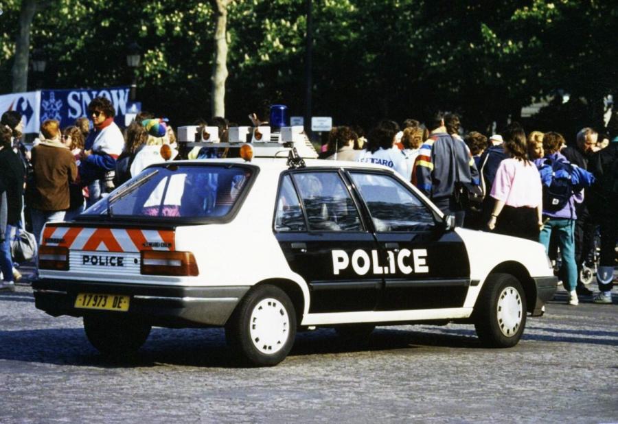  Peugeot 309 5-Door Police 1989 года  (FR) (фото 2 из 3)